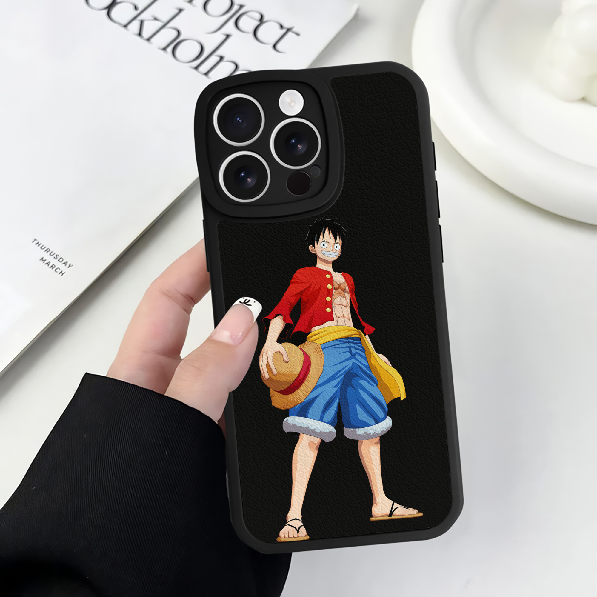 （画像用） ワンピース モンキー・D・ルフィ ONE PIECE Monkey D. Luffy 【iPhone 16シリーズ対応】シリコンスマホケース（レザー調） 材質：シリコン